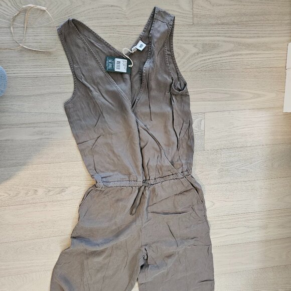 tentree Blakely Jumpsuit - Picture 1 of 3